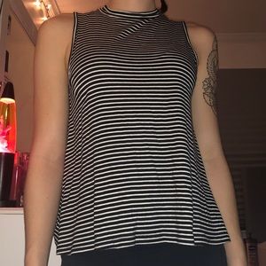 SLEEVELESS STRIPED TEE